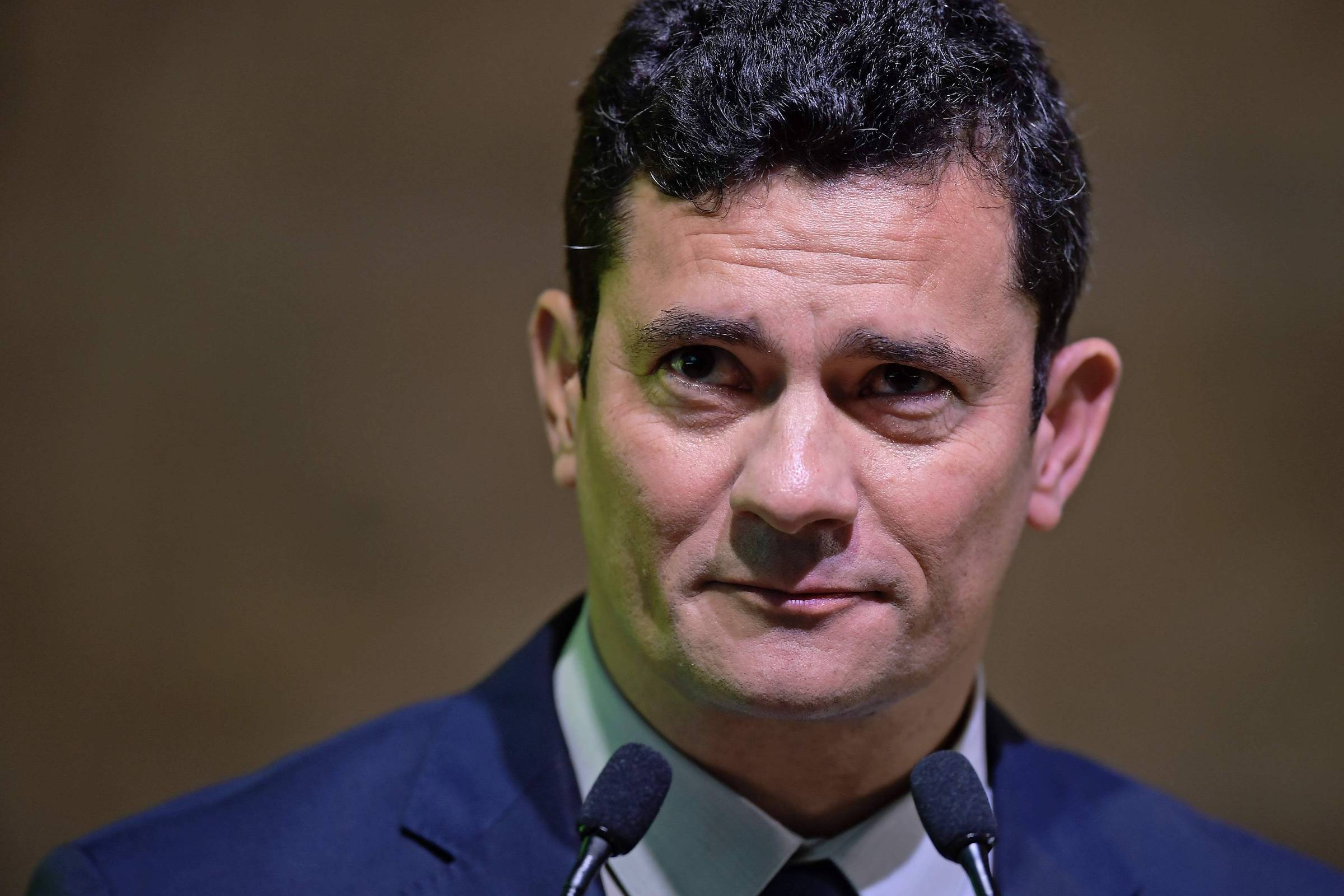 Velho Congresso faz queima de estoque para salvar a própria pele